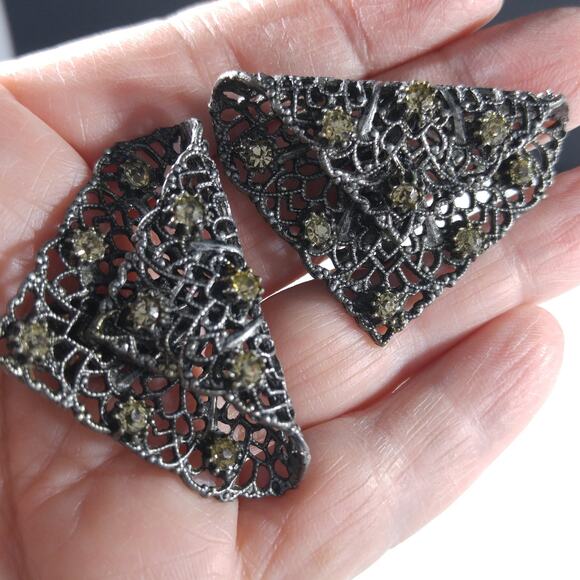 Vintage MUSI Filigree Shoe Clips, Gold Rhinestones, 1950s, 1 3/4 Inches - Picture 9 of 10